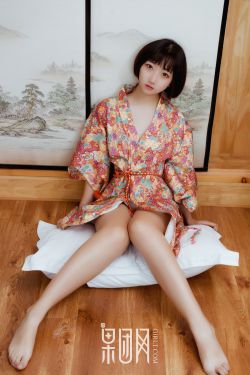 美女脱